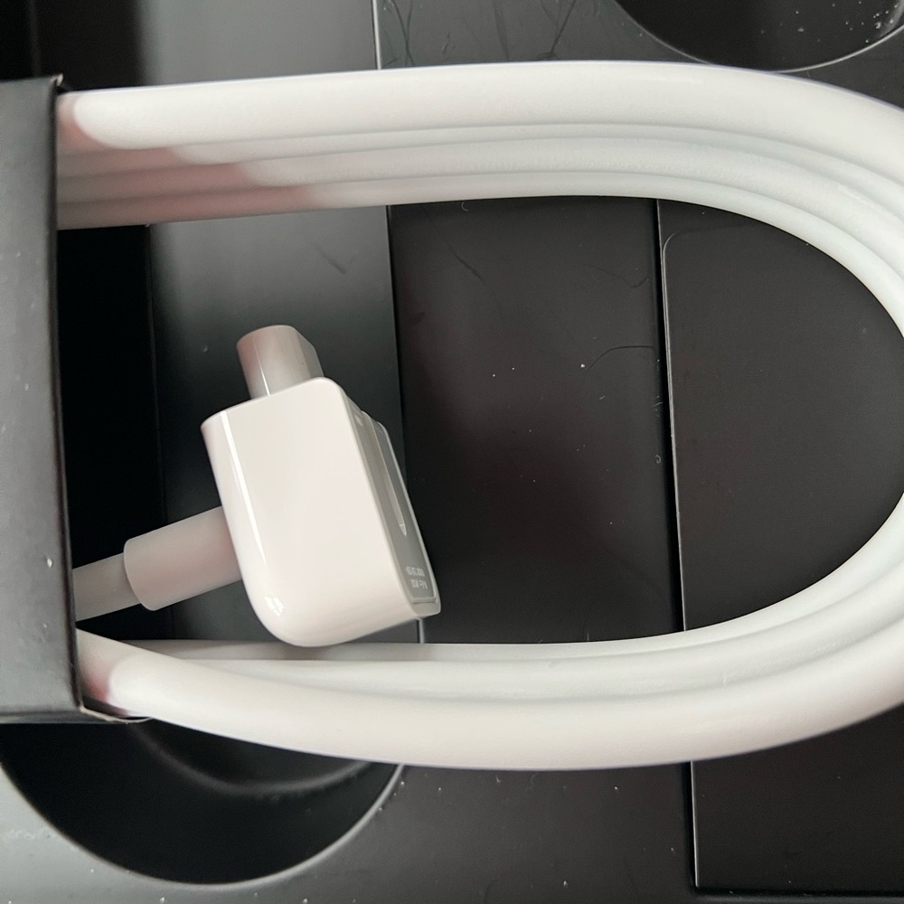 Apple MacBook Pro 13 Box With Original Charger Adapter Never Used - Picture 11 of 14
